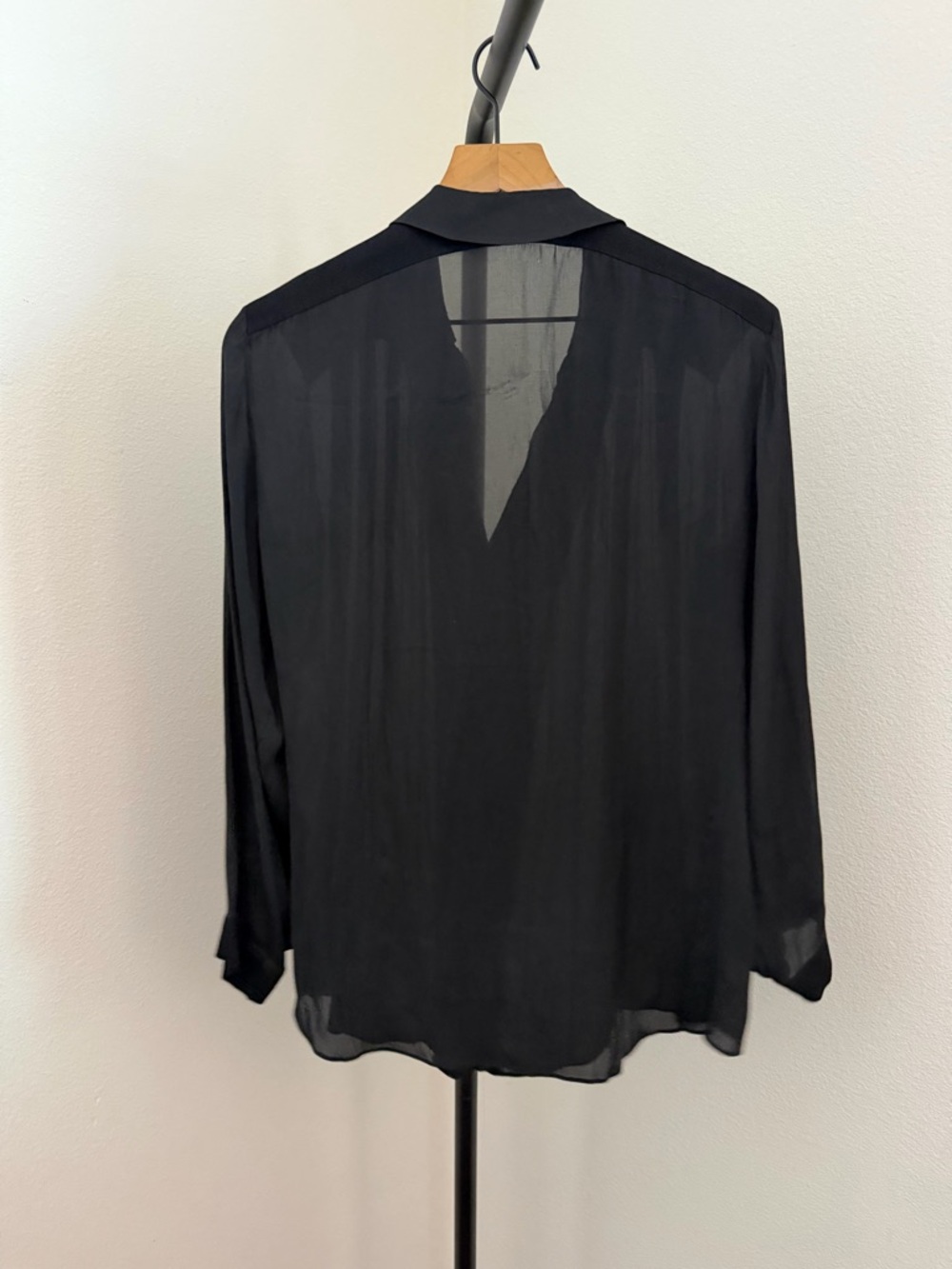 Beautiful Nina Ricci Black 100% silk semi sheer blouse - Picture 4 of 6